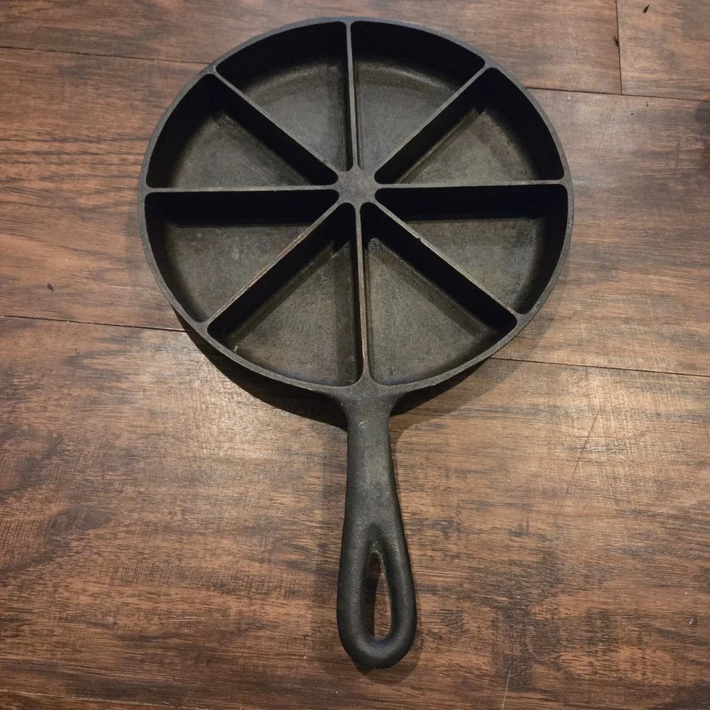 Vintage Cast Iron Cornbread Wedge Skillet 8 Section Pan Pat Pending 9 Inch
